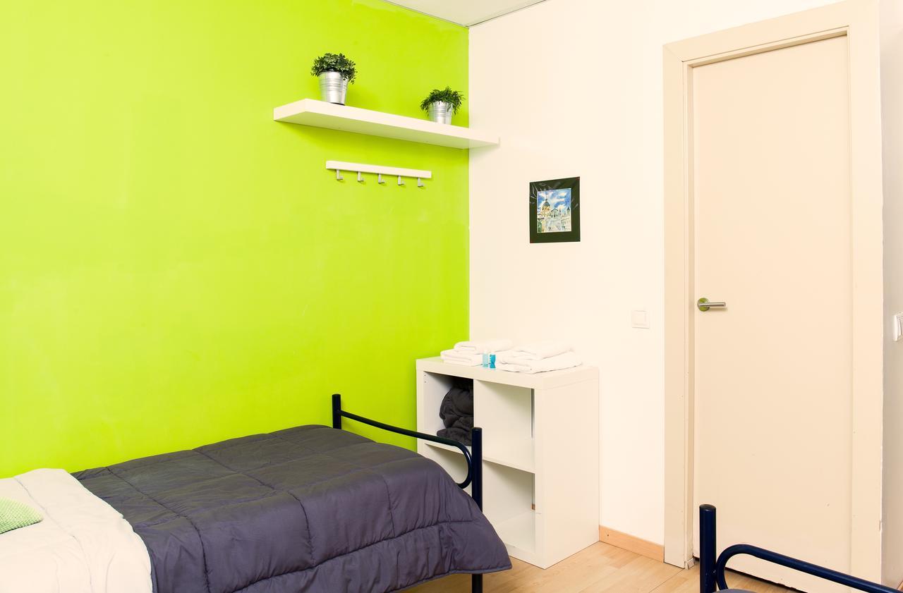 Cats Chill Out Hostel Madrid Exterior photo