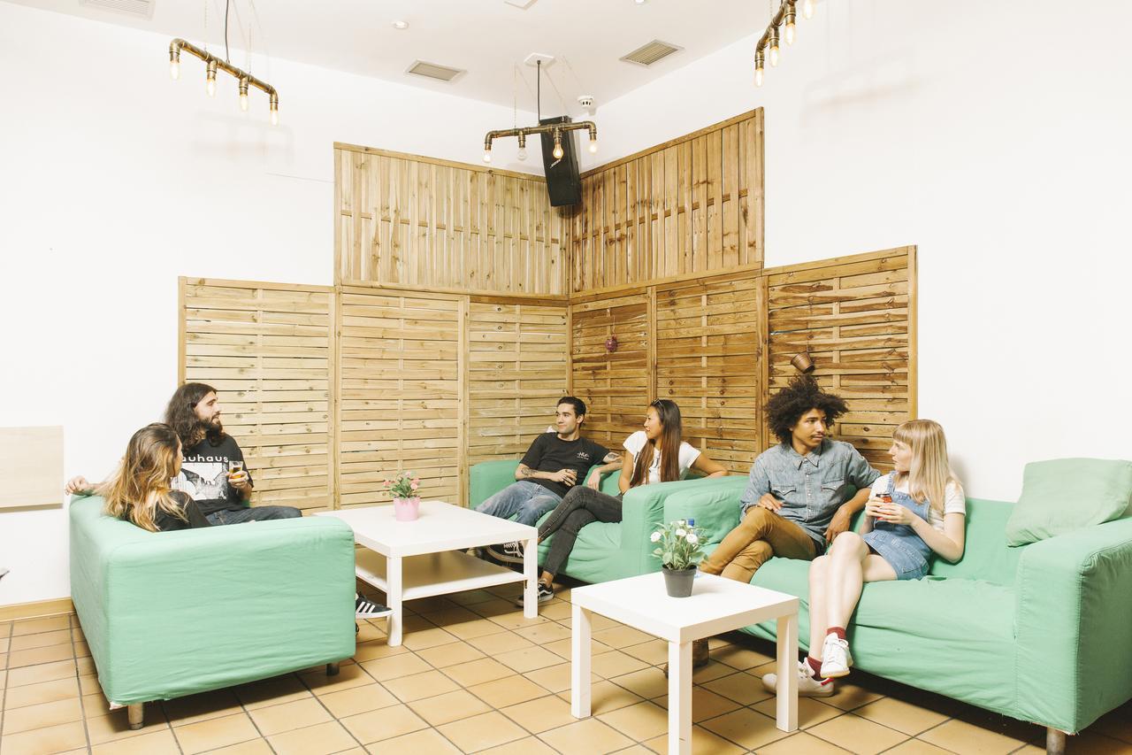Cats Chill Out Hostel Madrid Exterior photo